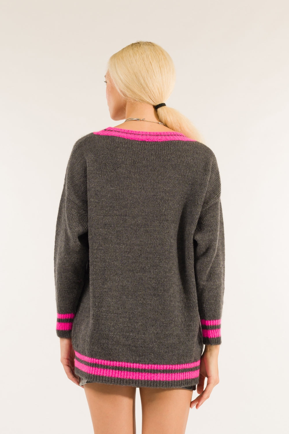 Maglia lunga scollo madonna spille