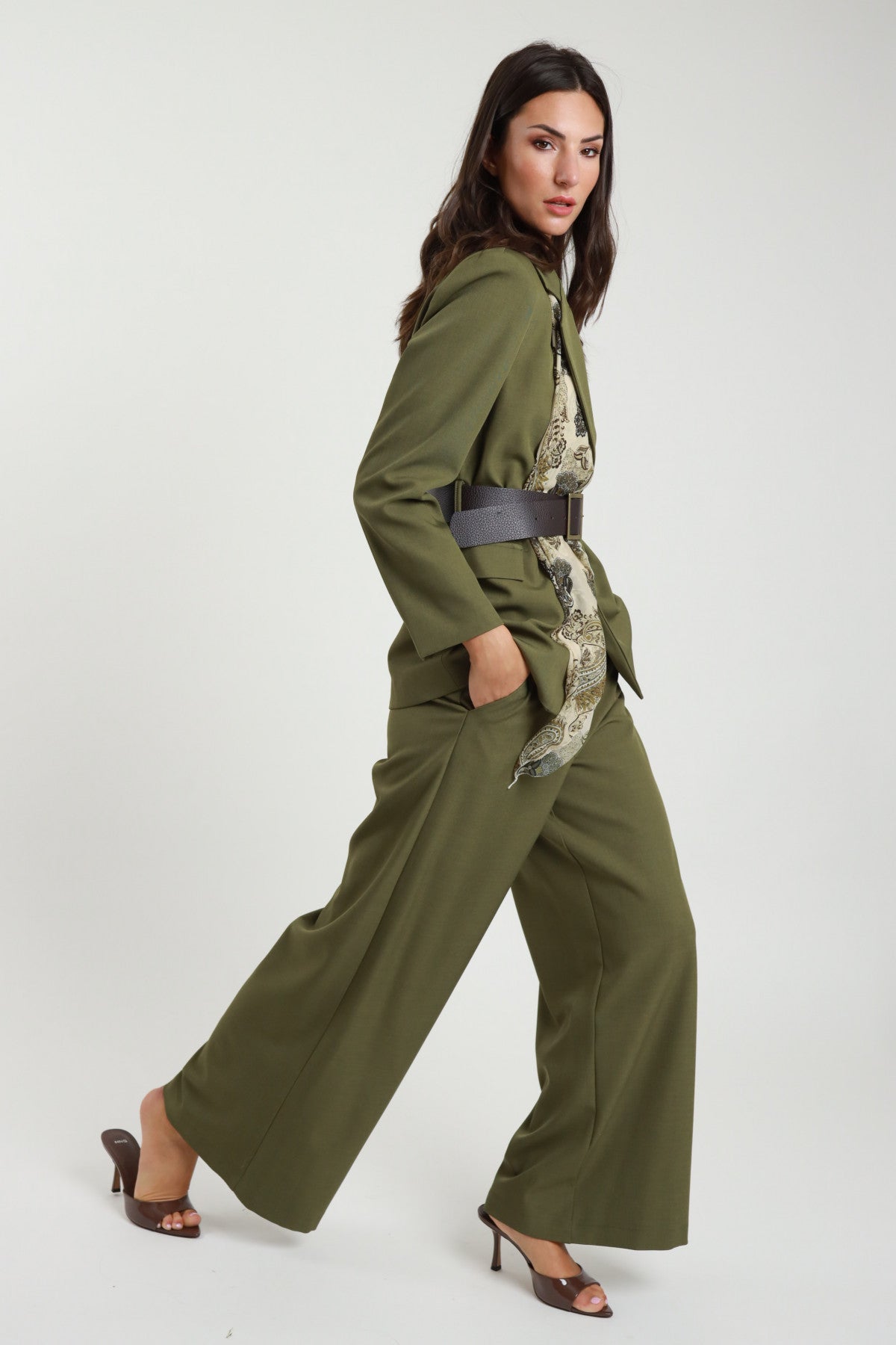 Completo Giacca con Cinta e Foulard