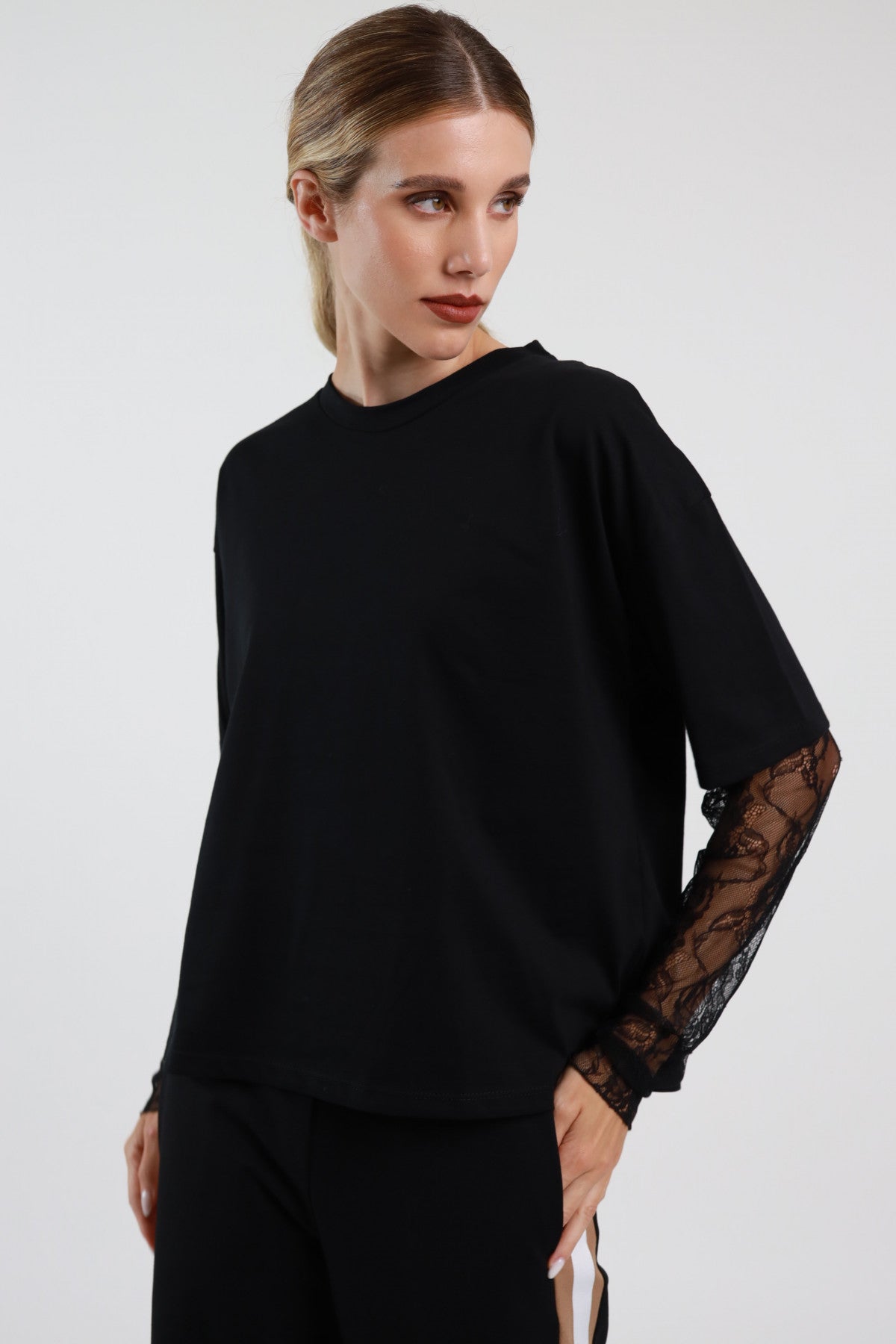 T-shirt over con maniche in pizzo