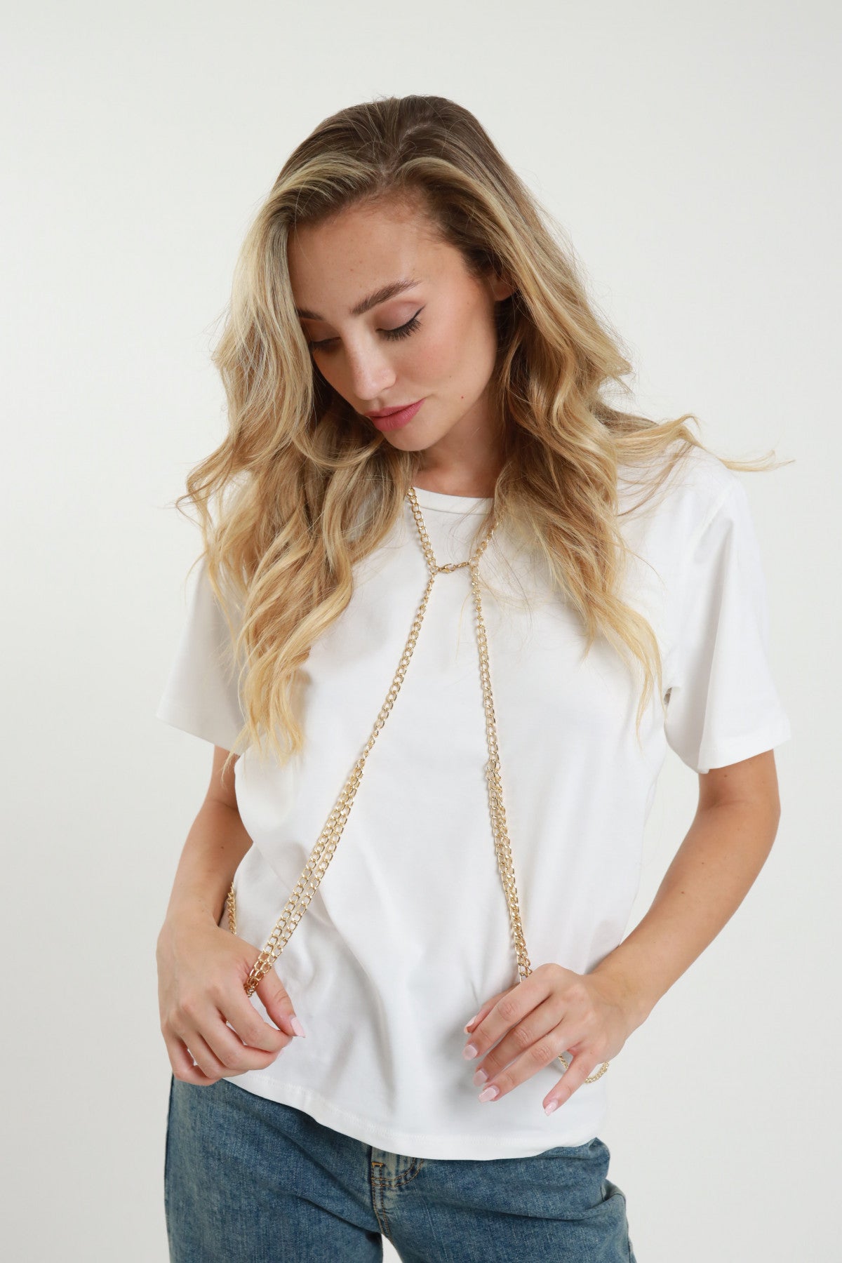 T-shirt con Body Chain