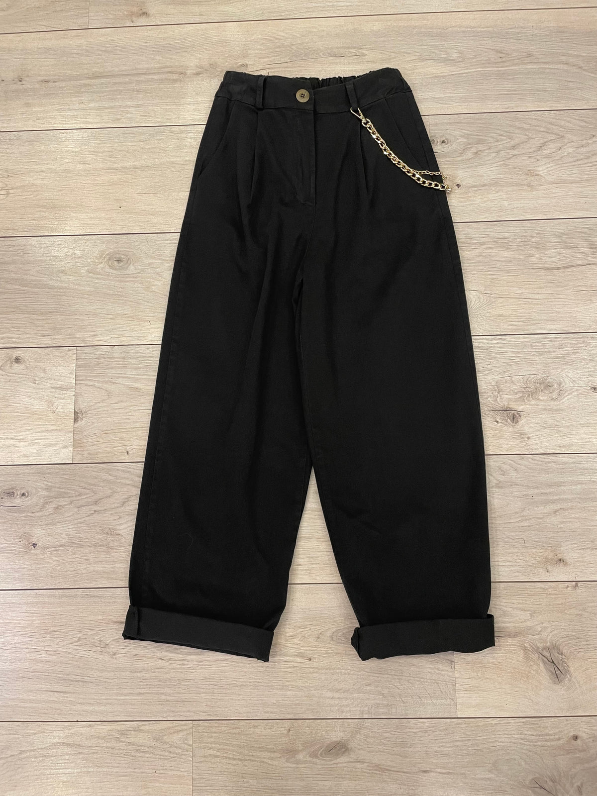 PANTALONI OVETTO CON CATENA
