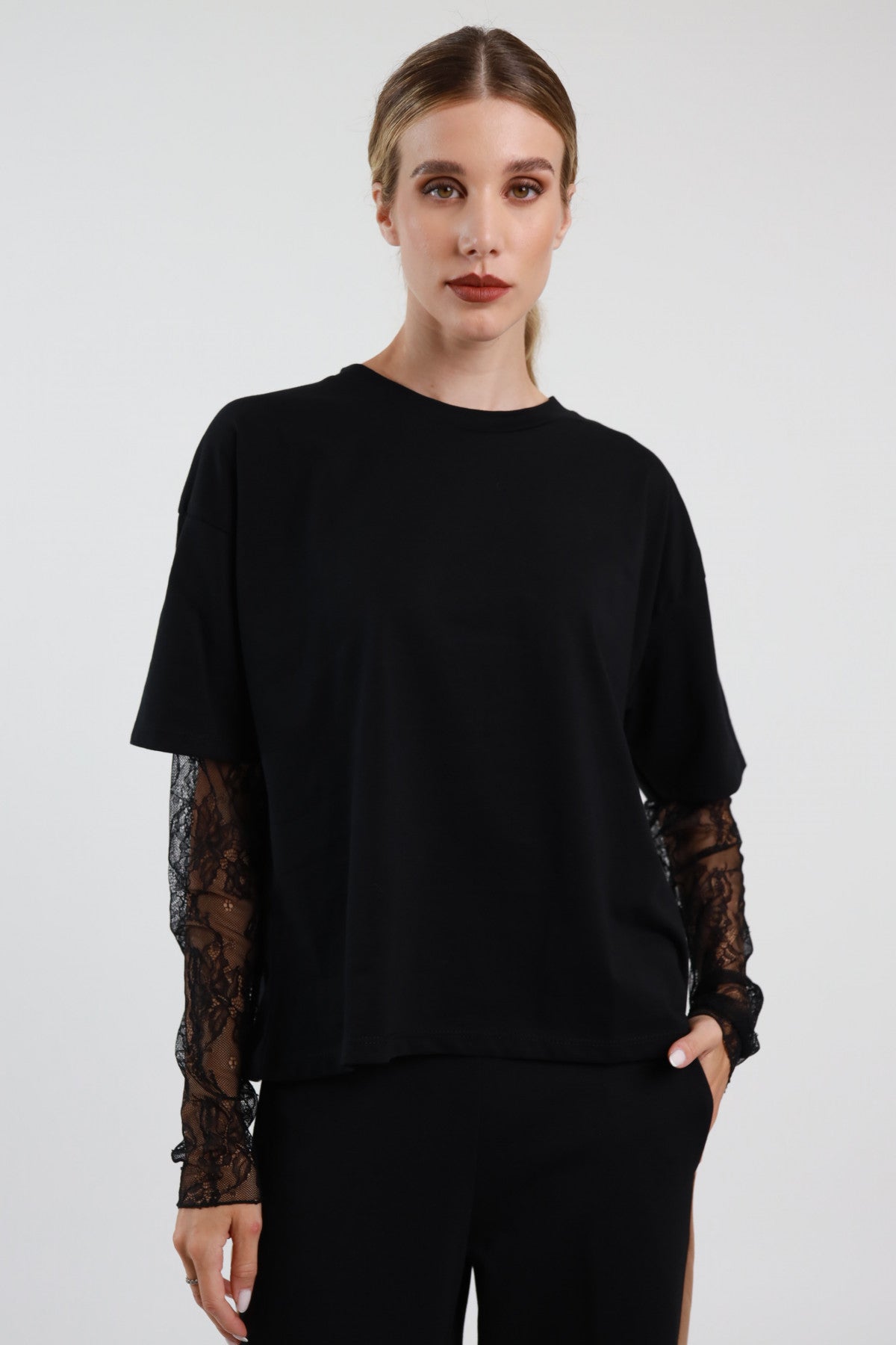 T-shirt over con maniche in pizzo