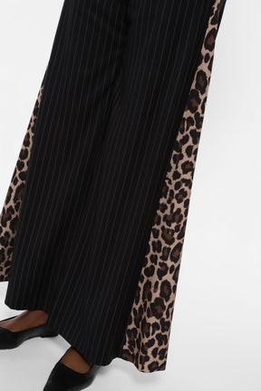 Pantaloni a palazzo gessati con inserti laterali animalier