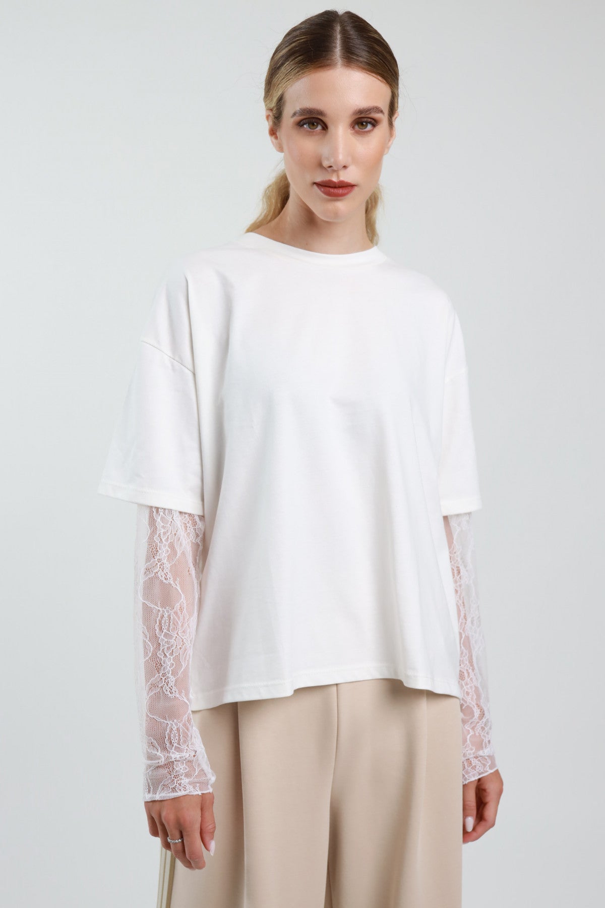 T-shirt over con maniche in pizzo